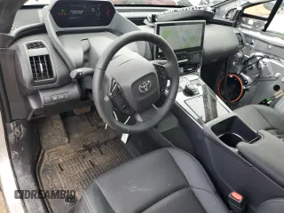 2023 Toyota bZ4X XLE z VIN JTMABACA6PA006558, wystawiony jako Copart lot #66549804 z przebiegiem 10 994 mil mil oraz Czysty tytuł • Clean title. Historia ofert i sprzedaży dostępna na DreamBid. Obrazek 8.