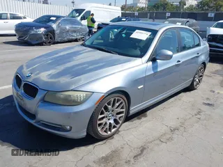 2009 BMW 3 Series 328i with VIN WBAPH77509NM27323, listed as a IAAI auction lot 41991774 with 96,217 mi miles. Bid and sale history available at carsss.com. Image 2.