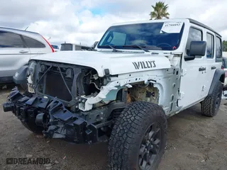 2020 Jeep Wrangler Unlimited Sport Altitude with VIN 1C4HJXDG9LW315977, listed as a IAAI auction lot 41788892 with 60,380 mi miles. Bid and sale history available at carsss.com. Image 18.