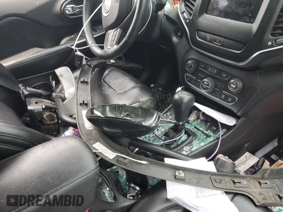 2019 Jeep Cherokee Latitude Plus z VIN 1C4PJMLN0KD372668, wystawiony jako Copart lot #60802365 z przebiegiem Nie podano mil oraz Szkoda całkowita • Salvage title. Historia ofert i sprzedaży dostępna na DreamBid. Obrazek 13.