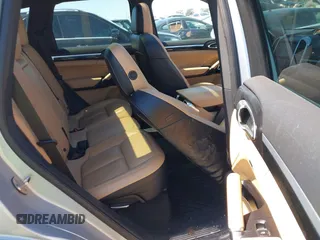 2016 Porsche Cayenne z VIN WP1AA2A26GKA13183, wystawiony jako IAAI lot #39110607 z przebiegiem Nie podano mil oraz . Historia ofert i sprzedaży dostępna na DreamBid. Obrazek 8.