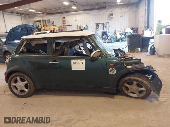 2004 MINI Hardtop with VIN WMWRC33494TC55068, listed as a IAAI auction lot 42057372 with Not provided miles and . Bid and sale history available at DreamBid. Image 13.