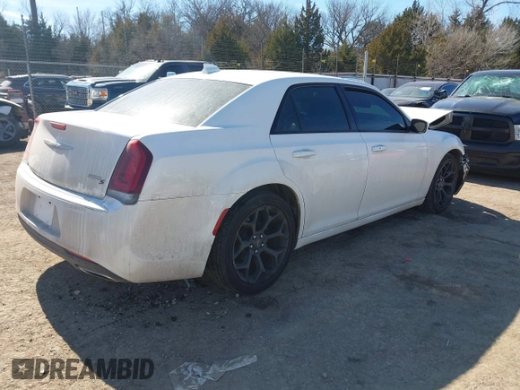 2019 Chrysler 300 with VIN 2C3CCABG0KH539581, listed as a IAAI auction lot 41652438 with 1 mi miles. Bid and sale history available at carsss.com. Image 4.