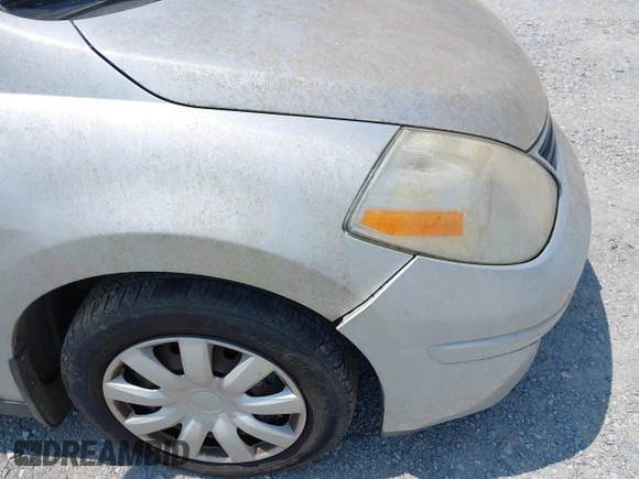 2010 Nissan Versa S z VIN 3N1BC1CP4AL427705, wystawiony jako IAAI lot #42469286 z przebiegiem 162 857 mil mil oraz . Historia ofert i sprzedaży dostępna na DreamBid. Obrazek 12.