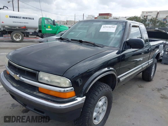 2001 Chevrolet S-10 LS with VIN 1GCDT19W51K140881, listed as a IAAI auction lot 42114214 with 347,913 mi miles and . Bid and sale history available at DreamBid. Image 6.