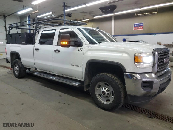2018 GMC Sierra 2500HD with VIN 1GT12REG7JF264498, listed as a Copart auction lot 82891494 with 206,152 mi miles and Salvage Title. Bid and sale history available at carsss.com. Image 4.