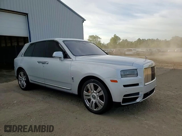 2024 Rolls-Royce Cullinan z VIN SLATV4C09RU224513, wystawiony jako Copart lot #70881884 z przebiegiem 3466 mil mil oraz Szkody całkowita. Historia ofert i sprzedaży dostępna na DreamBid. Obrazek 12.