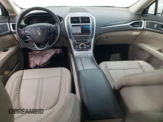 2017 Lincoln MKZ Select z VIN 3LN6L5C99HR644113, wystawiony jako Copart lot #59472605 z przebiegiem 68 444 mil mil oraz Szkoda całkowita • Salvage title. Historia ofert i sprzedaży dostępna na DreamBid. Obrazek 8.