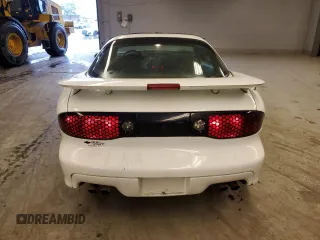2000 Pontiac Firebird Formula z VIN 2G2FV22GXY2112840, wystawiony jako Copart lot #76244634 z przebiegiem 105 197 mil mil oraz Czysty tytuł • Clean title. Historia ofert i sprzedaży dostępna na DreamBid. Obrazek 6.