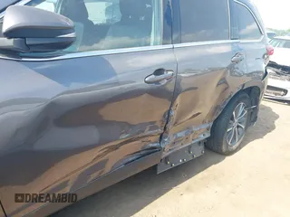 2019 Toyota Highlander SE z VIN 5TDJZRFHXKS586184, wystawiony jako IAAI lot #42414798 z przebiegiem 165 814 mil mil oraz . Historia ofert i sprzedaży dostępna na DreamBid. Obrazek 6.