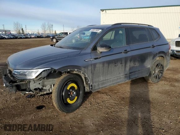 2024 Volkswagen Tiguan SE R-Line Black z VIN 3VV8B7AX8RM136714, wystawiony jako Copart lot #50587005 z przebiegiem Nie podano mil oraz Szkoda całkowita • Salvage title. Historia ofert i sprzedaży dostępna na DreamBid. Obrazek 1.