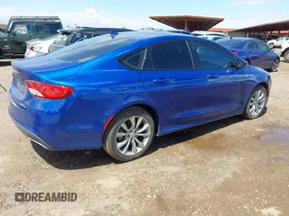 2015 Chrysler 200 S z VIN 1C3CCCBB3FN620636, wystawiony jako IAAI lot #42406483 z przebiegiem 156 773 mil mil oraz . Historia ofert i sprzedaży dostępna na DreamBid. Obrazek 4.