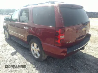 2010 Chevrolet Tahoe LTZ z VIN 1GNUCCE03AR183627, wystawiony jako IAAI lot #40912231 z przebiegiem 234 841 mil mil oraz . Historia ofert i sprzedaży dostępna na DreamBid. Obrazek 3.
