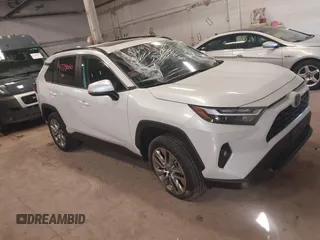 2023 Toyota RAV4 XLE Premium z VIN 2T3A1RFVXPW374517, wystawiony jako IAAI lot #41774060 z przebiegiem 42 357 mil mil oraz . Historia ofert i sprzedaży dostępna na DreamBid. Obrazek 1.