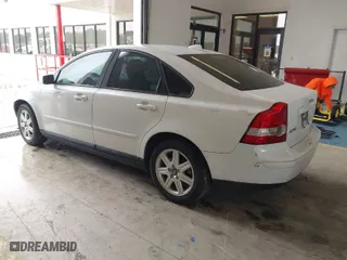 2006 Volvo S40 2.4L with VIN YV1MS382162211010, listed as a IAAI auction lot 41832484 with 187,937 mi miles. Bid and sale history available at carsss.com. Image 3.