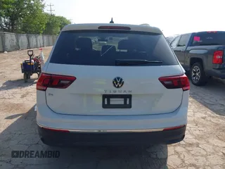 2024 Volkswagen Tiguan SE with VIN 3VV3B7AX9RM098307, listed as a IAAI auction lot 41941586 with 16,945 mi miles and . Bid and sale history available at DreamBid. Image 16.