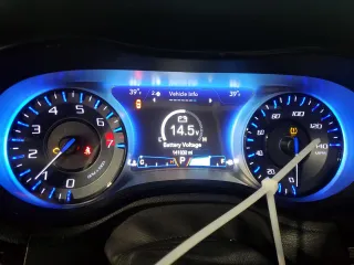 2018 Chrysler 300 S z VIN 2C3CCABG0JH227307, wystawiony jako Copart lot #52359835 z przebiegiem 141 832 mil mil oraz Szkoda całkowita • Salvage title. Historia ofert i sprzedaży dostępna na DreamBid. Obrazek 9.