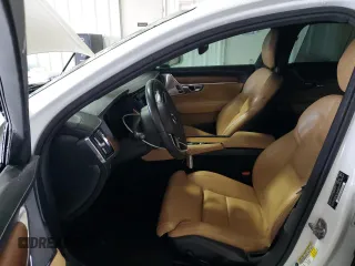 2018 Volvo S90 Inscription z VIN LVY992ML1JP020191, wystawiony jako Copart lot #45768555 z przebiegiem 107 712 mil mil oraz Szkoda całkowita • Salvage title. Historia ofert i sprzedaży dostępna na DreamBid. Obrazek 7.