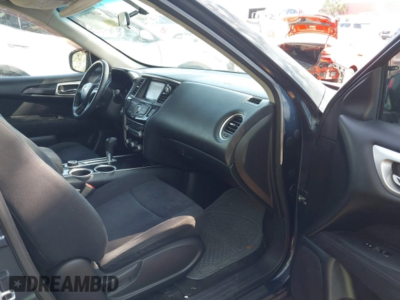 2013 Nissan Pathfinder SV with VIN 5N1AR2MM5DC626081, listed as a IAAI auction lot 41977979 with 140,933 mi miles. Bid and sale history available at carsss.com. Image 5.