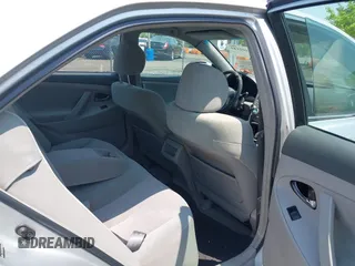 2007 Toyota Camry CE z VIN 4T1BE46K87U592658, wystawiony jako IAAI lot #42402149 z przebiegiem 176 284 mil mil oraz . Historia ofert i sprzedaży dostępna na DreamBid. Obrazek 8.