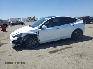 2024 Tesla Model Y Long Range с VIN 7SAYGDEE6RF157415, выставлен на аукционе Copart как лот 54950915 с пробегом 20 567 миль миль и Списание • Salvage title. История ставок и продаж доступна на DreamBid. Изображение 1.