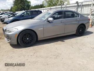 2013 BMW 5 Series 528i xDrive z VIN WBAXH5C52DD114878, wystawiony jako Copart lot #55486725 z przebiegiem 138 863 mil mil oraz Tytuł czysty. Historia ofert i sprzedaży dostępna na DreamBid. Obrazek 1.