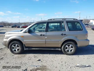 2007 Honda Pilot LX with VIN 5FNYF28127B038187, listed as a IAAI auction lot 41639252 with 149,548 mi miles. Bid and sale history available at carsss.com. Image 13.