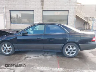 2001 Lexus ES 300 with VIN JT8BF28G115111003, listed as a IAAI auction lot 41812165 with 173,431 mi miles. Bid and sale history available at carsss.com. Image 14.