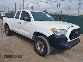 2017 Toyota Tacoma SR z VIN 5TFRX5GN9HX091192, wystawiony jako IAAI lot #42166371 z przebiegiem 190 741 mil mil oraz . Historia ofert i sprzedaży dostępna na DreamBid. Obrazek 1.