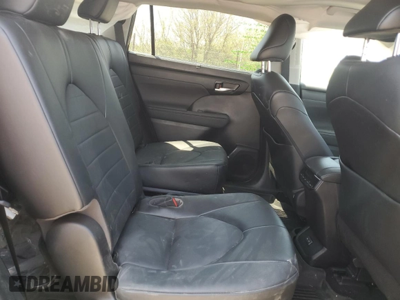 2022 Toyota Highlander XLE z VIN 5TDGZRBH6NS234336, wystawiony jako Copart lot #53571865 z przebiegiem 17 432 mil mil oraz Szkoda całkowita • Salvage title. Historia ofert i sprzedaży dostępna na DreamBid. Obrazek 11.