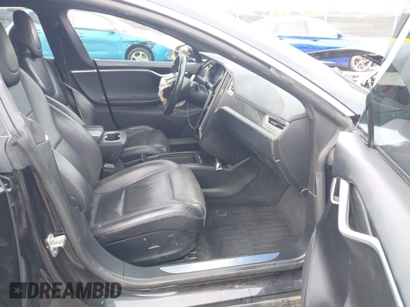 2016 Tesla Model S 90D z VIN 5YJSA1E4XGF171681, wystawiony jako IAAI lot #41836005 z przebiegiem 81 063 mil mil oraz . Historia ofert i sprzedaży dostępna na DreamBid. Obrazek 5.