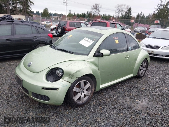 2006 Volkswagen New Beetle Coupe with VIN 3VWRW31C06M402944, listed as a IAAI auction lot 41858922 with 97,518 mi miles. Bid and sale history available at carsss.com. Image 2.