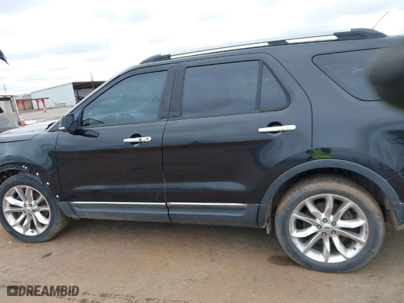 2014 Ford Explorer Limited with VIN 1FM5K8F8XEGB63289, listed as a IAAI auction lot 41848462 with 227,167 mi miles. Bid and sale history available at carsss.com. Image 14.