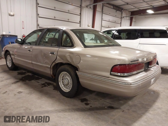 1995 Ford Crown Victoria LX с VIN 2FALP74W0SX195270, выставлен на аукционе IAAI как лот 41840082 с пробегом 139 967 миль миль и . История ставок и продаж доступна на DreamBid. Изображение 3.