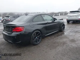 2020 BMW M2 Competition z VIN WBS2U7C05L7E24573, wystawiony jako IAAI lot #41688525 z przebiegiem 18 909 mil mil oraz . Historia ofert i sprzedaży dostępna na DreamBid. Obrazek 4.