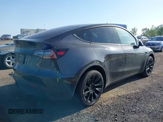 2024 Tesla Model Y z VIN 7SAYGDED8RF158878, wystawiony jako IAAI lot #42514586 z przebiegiem 18 594 mil mil oraz . Historia ofert i sprzedaży dostępna na DreamBid. Obrazek 4.
