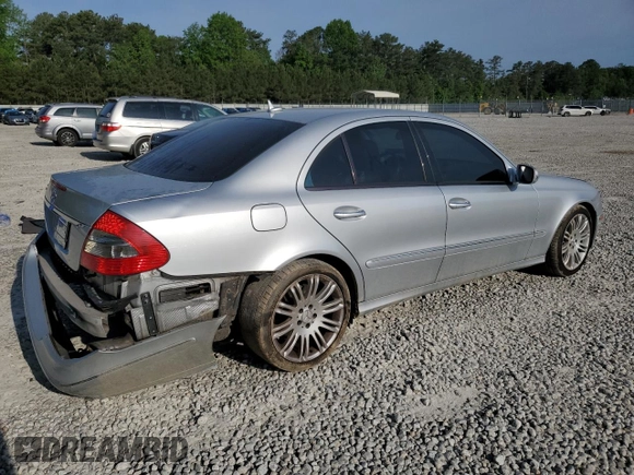 2007 Mercedes-Benz E 550 z VIN WDBUF72X17B045139, wystawiony jako Copart lot #55218075 z przebiegiem 148 304 mil mil oraz Szkoda całkowita • Salvage title. Historia ofert i sprzedaży dostępna na DreamBid. Obrazek 3.