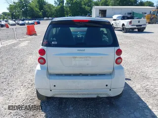 2015 Smart fortwo Passion z VIN WMEEJ3BA4FK791268, wystawiony jako IAAI lot #42496547 z przebiegiem 257 540 mil mil oraz . Historia ofert i sprzedaży dostępna na DreamBid. Obrazek 15.
