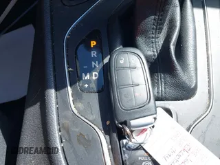 2020 Jeep Cherokee Latitude Plus z VIN 1C4PJLLB9LD605920, wystawiony jako IAAI lot #41905767 z przebiegiem 63 826 mil mil oraz . Historia ofert i sprzedaży dostępna na DreamBid. Obrazek 11.