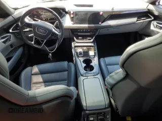 2022 Audi e-tron GT Prestige z VIN WAUEJBFW8N7001600, wystawiony jako Copart lot #60571595 z przebiegiem 26 399 mil mil oraz Szkoda całkowita • Salvage title. Historia ofert i sprzedaży dostępna na DreamBid. Obrazek 8.
