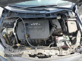 2010 Toyota Corolla z VIN 1NXBU4EE8AZ219447, wystawiony jako Copart lot #58332295 z przebiegiem 120 222 mil mil oraz Szkoda całkowita • Salvage title. Historia ofert i sprzedaży dostępna na DreamBid. Obrazek 11.