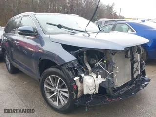 2019 Toyota Highlander SE with VIN 5TDJZRFH1KS959015, listed as a IAAI auction lot 41817317 with 98,365 mi miles. Bid and sale history available at carsss.com. Image 1.