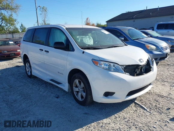2012 Toyota Sienna with VIN 5TDZK3DC7CS270240, listed as a IAAI auction lot 40539452 with 92,738 mi miles. Bid and sale history available at carsss.com. Image 1.