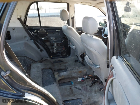 2001 Mercedes-Benz M-Class with VIN 4JGAB72E01A251463, listed as a IAAI auction lot 41392480 with 1 mi miles. Bid and sale history available at carsss.com. Image 8.