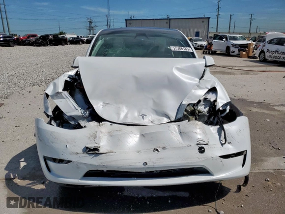 2024 Tesla Model Y Long Range z VIN 7SAYGDEE0RA313929, wystawiony jako Copart lot #59548725 z przebiegiem Nie podano mil oraz Szkoda całkowita • Salvage title. Historia ofert i sprzedaży dostępna na DreamBid. Obrazek 5.