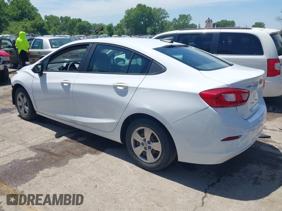 2017 Chevrolet Cruze LS z VIN 1G1BC5SM6H7257771, wystawiony jako IAAI lot #42211908 z przebiegiem 90 005 mil mil oraz . Historia ofert i sprzedaży dostępna na DreamBid. Obrazek 3.