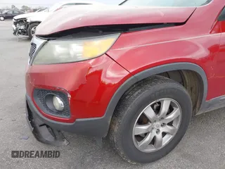 2011 Kia Sorento LX with VIN 5XYKT3A15BG025689, listed as a IAAI auction lot 41839645 with 135,733 mi miles. Bid and sale history available at carsss.com. Image 14.