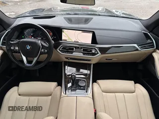 2021 BMW X5 sDrive40i z VIN 5UXCR4C04M9G59370, wystawiony jako IAAI lot #41592538 z przebiegiem 132 083 mil mil oraz . Historia ofert i sprzedaży dostępna na DreamBid. Obrazek 6.