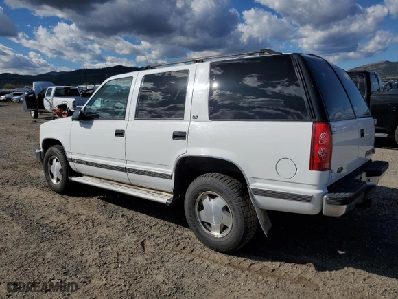 1998 Chevrolet Tahoe with VIN 1GNEK13R6WJ300586, listed as a Copart auction lot 71018274 with 177,722 mi miles and Clean Title. Bid and sale history available at carsss.com. Image 2.