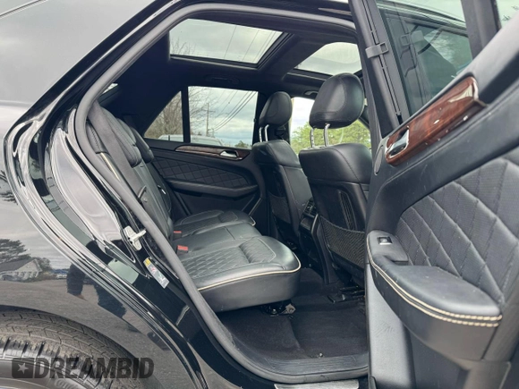 2014 Mercedes-Benz M 550 with VIN 4JGDA7DB5EA423124, listed as a Copart auction lot 53713385 with 215,650 mi miles and Clean Title. Bid and sale history available at carsss.com. Image 6.